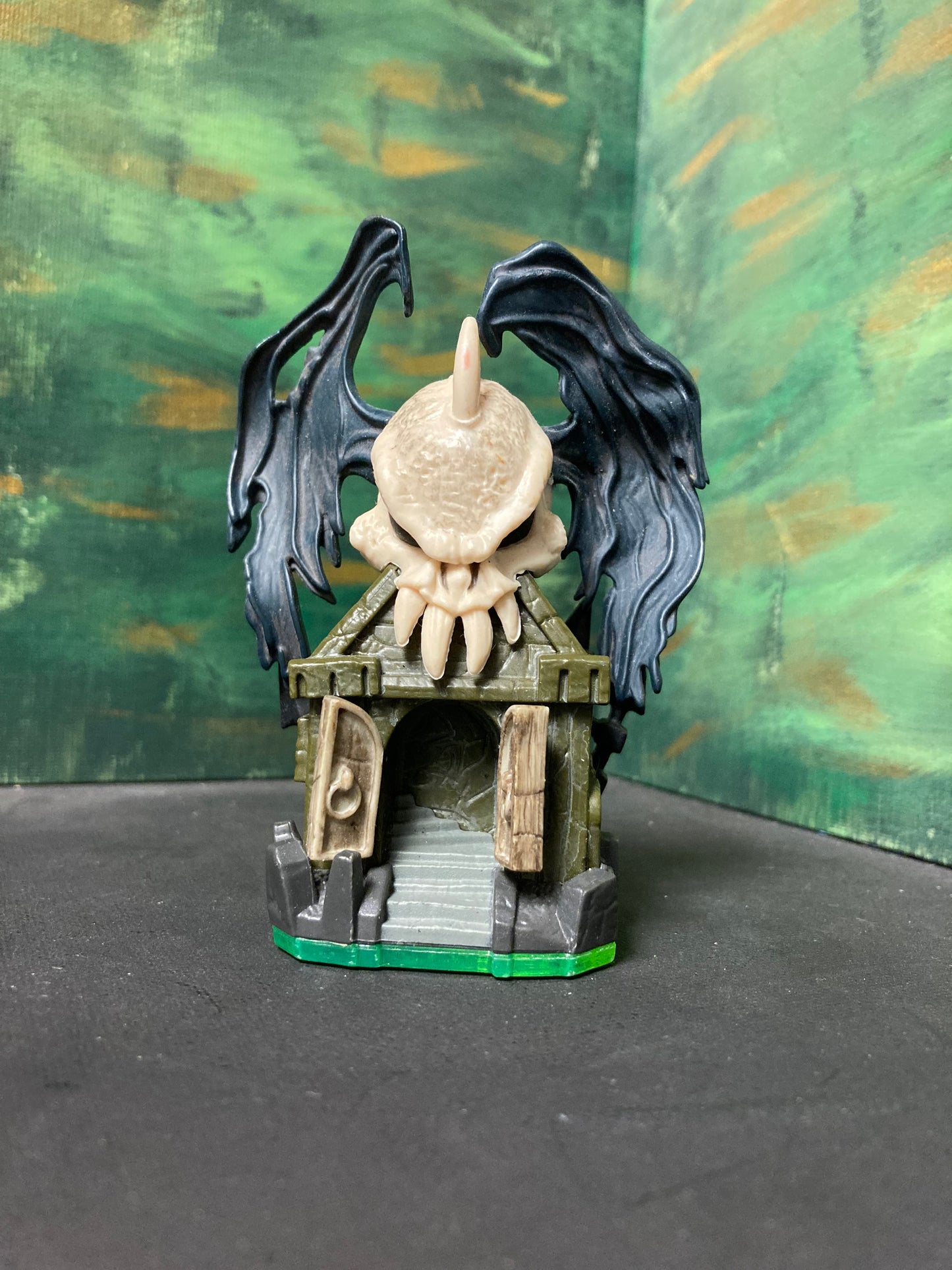 Darklight Crypt Skylander